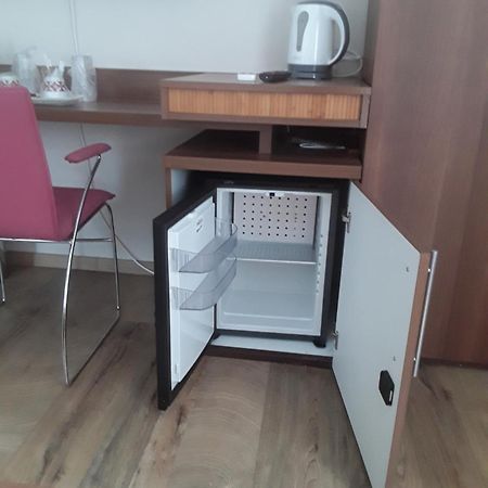 Aura'S West Accommodation Private Parking In Front Yard Bucarest Exterior foto