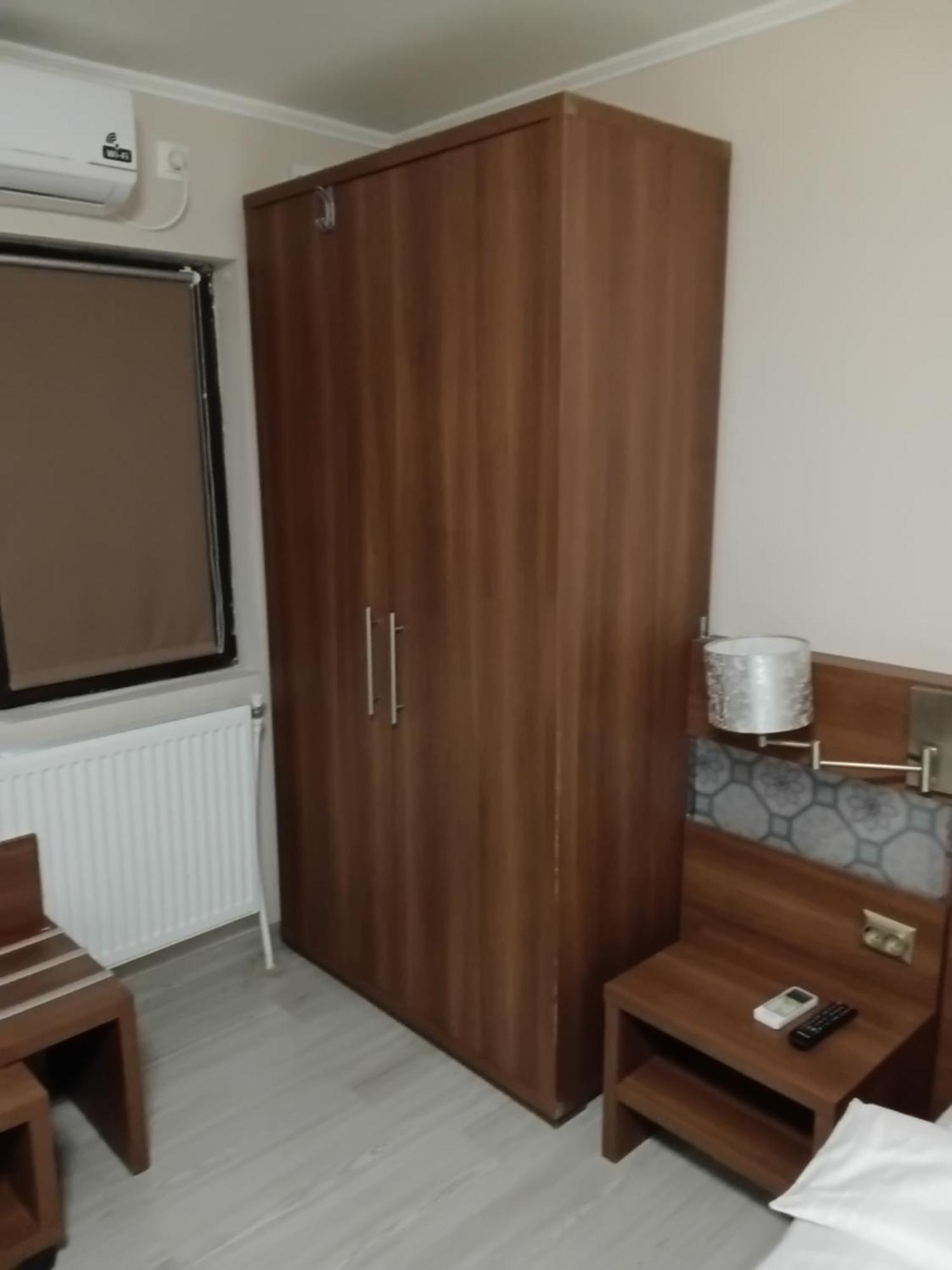Aura'S West Accommodation Private Parking In Front Yard Bucarest Exterior foto